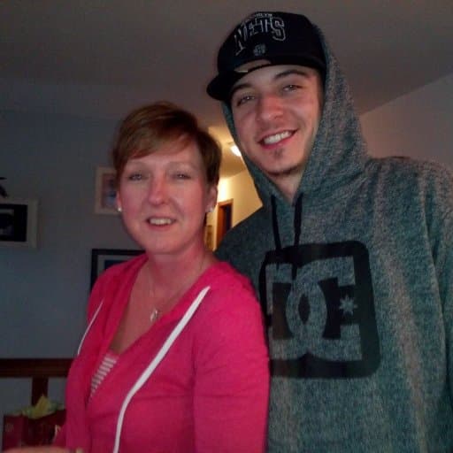 La senadora por Minnesota Amy Klobuchar invitó a Nicole Smith-Holt, cuyo hijo Alec, de 26 años, falleció de cetoacidosis diabética porque no podía pagar la insulina de 1,300 dólares al mes después de haber caducado la cobertura de seguro de sus padres.