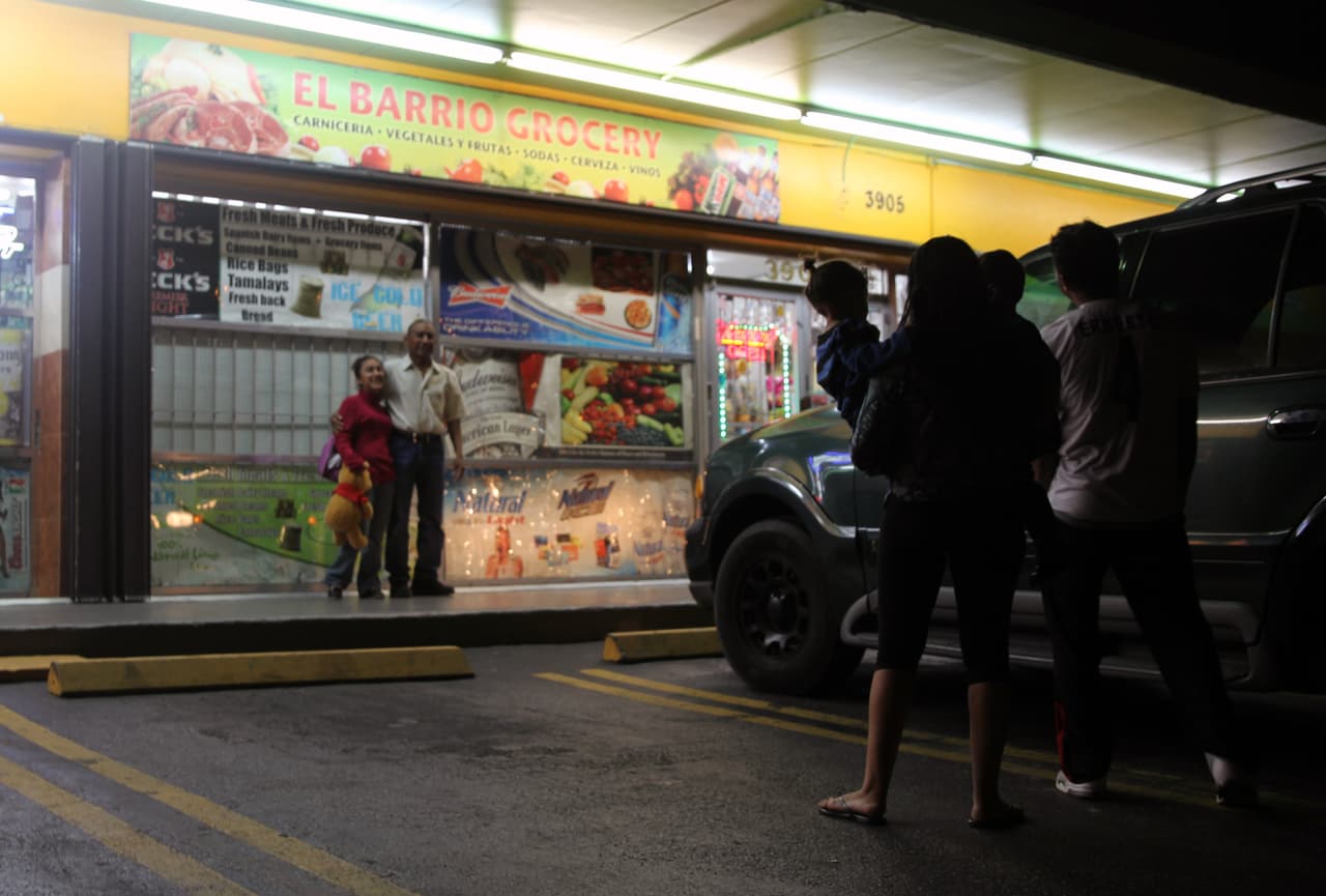 Paola se reencuentra con su padre en Florida y con un hermano que había emigrado antes y que no conocía a su sobrina de dos años.