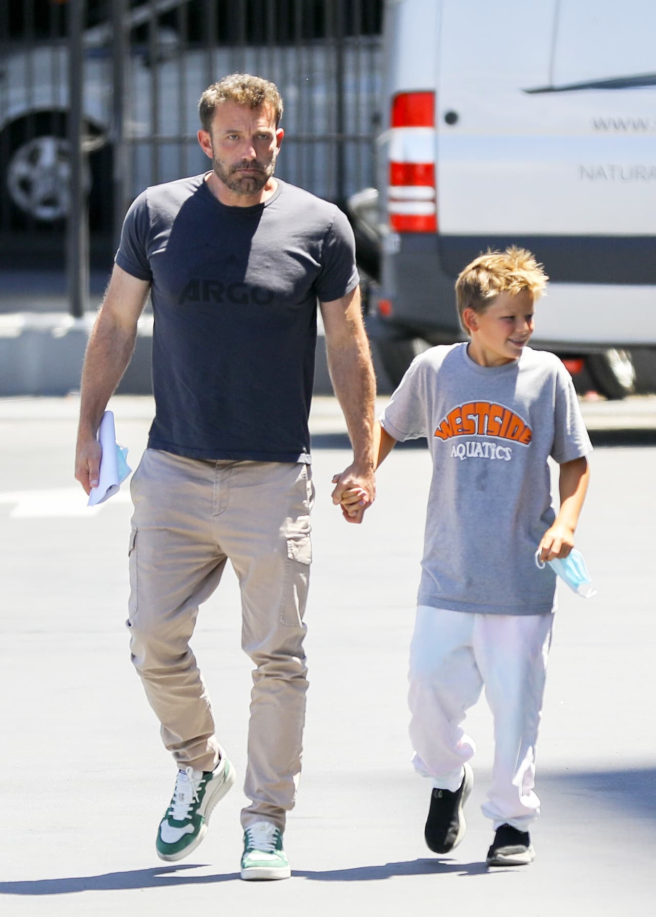 De acuerdo con The Grosby Group, el pequeño de 10 años sufrió una lesión en el pie, por lo que su papá lo llevó a una clínica de Los Ángeles, California. 
<br>