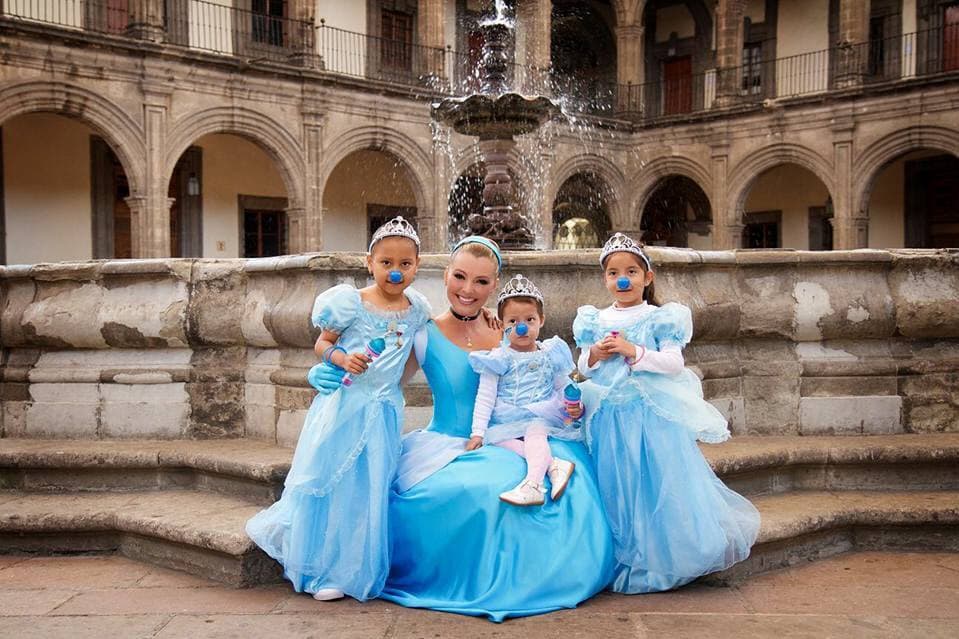 "Tres angelitos me dieron la lección de vida más hermosa del mundo, me enseñaron el verdadero valor de estar aquí y ahora. Gracias a la fundación Dr. Sonrisas por permitirme cumplir el sueño de mis tres princesas y por dejarme soñar con ellas", externó.