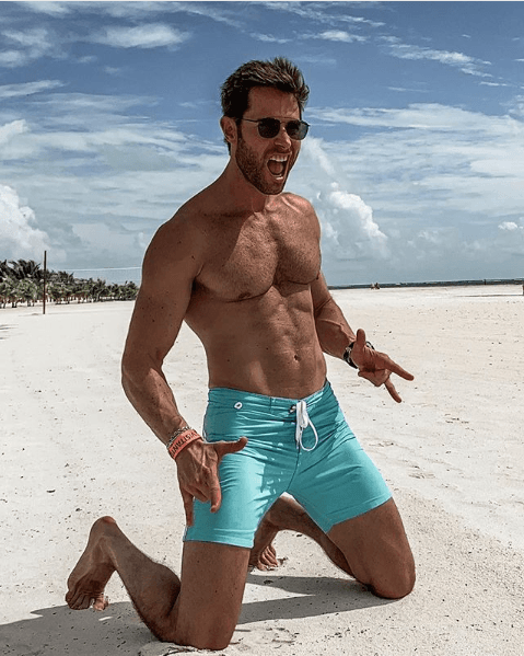 4 - “Nunca olvides que tus decisiones son la pluma con la que escribes tu destino...
<b>Tu intención define el rumbo</b>… tu actitud define tu forma de navegar.
<b>No dejes de intentarlo</b>. Si la intención es buena, el resultado por más tarde que llegue tiene que ser positivo”.