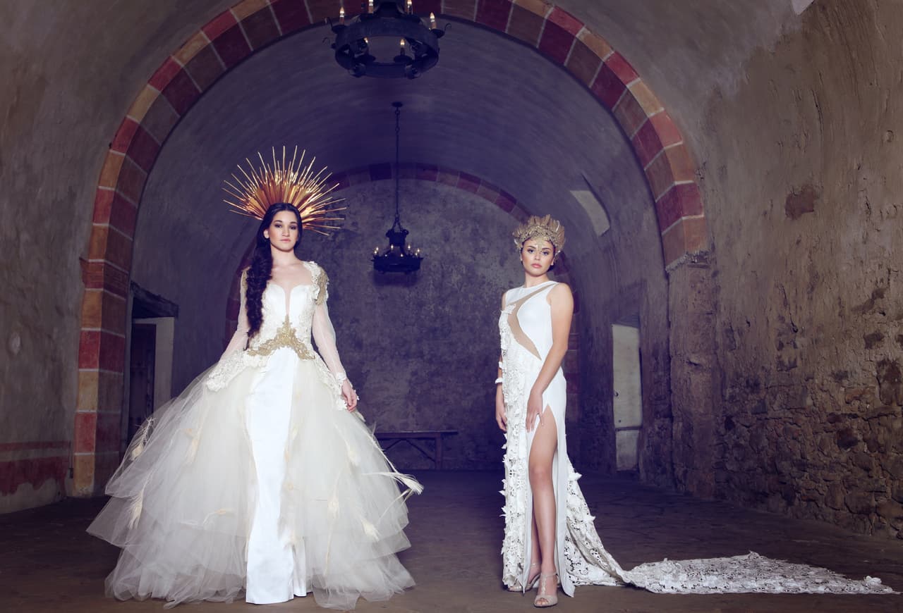 La fotógrafa Beatriz Medina captó dos hermosos vestidos de novia inspirados en la pureza y espiritualidad que reina en el ambiente en esta temporada decembrina.