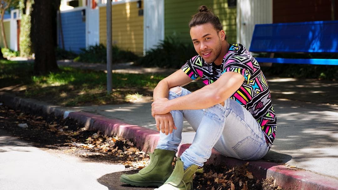 En julio de 2016, Prince Royce se unió a una de las modas más innovadoras en estilo para hombres.