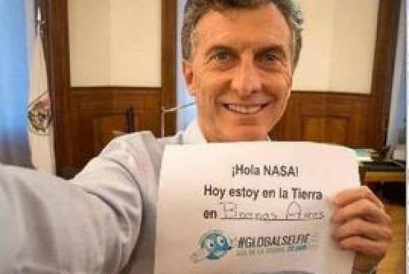 El jefe de gobierno porteño, Mauricio Macri, se unió a la campaña #GlobalSelfie que impulsó la NASA. Lo cual causó revuelo en la red social y provocó algunos memes.