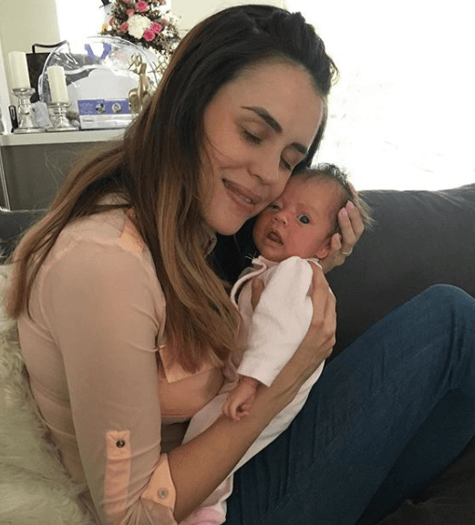 Carolina dio a luz el 2 febrero de 2019 a Chloé Sophia, su pequeña hija, a quien la ganadora a cuatro Emmys ama desde que supo que estaba en camino.
<br>