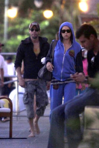 "[...] Pero lo que siempre he dicho es que este (el matrimonio) no significa que vayas a ser más feliz; conozco esposos que llevan años tristes [...]", detalló el intérprete de origen español.