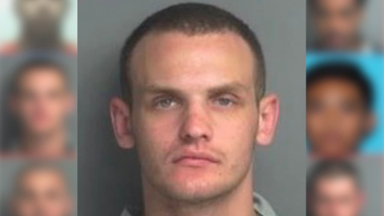 Domanick Jason Jackson, 22 años. Enfrenta cargos de robo a casa habitación. Fue visto por última vez en la calle Boston Circle en Cleveland, Texas.