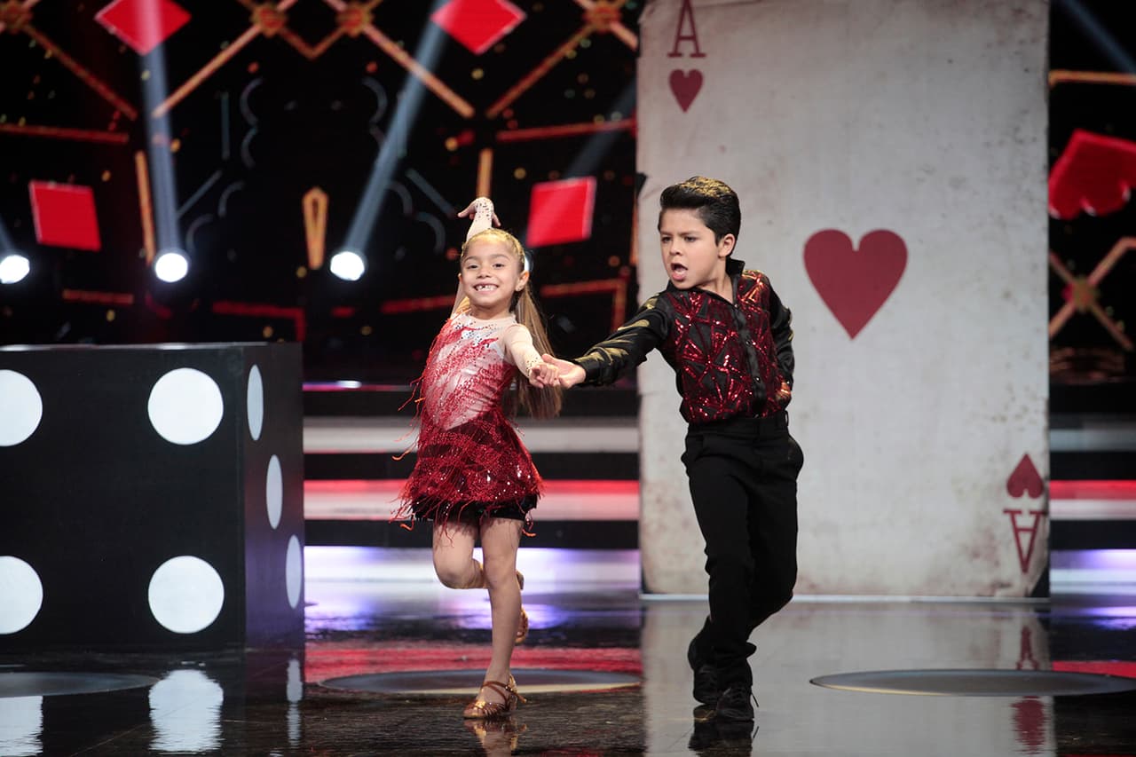 Paulo y Regina bailaron con unos dados al ritmo de 'Señorita tequila'. Su calificación total fue de 45 puntos.