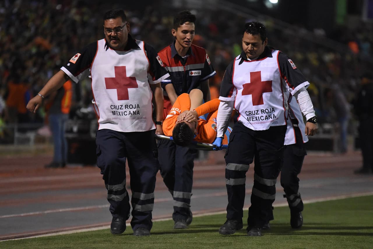 Nicolás Benedetti resultó lesionado y a los 60 minutos de partido tuvo que ser sustituido por su compatriota Mateus Uribe.