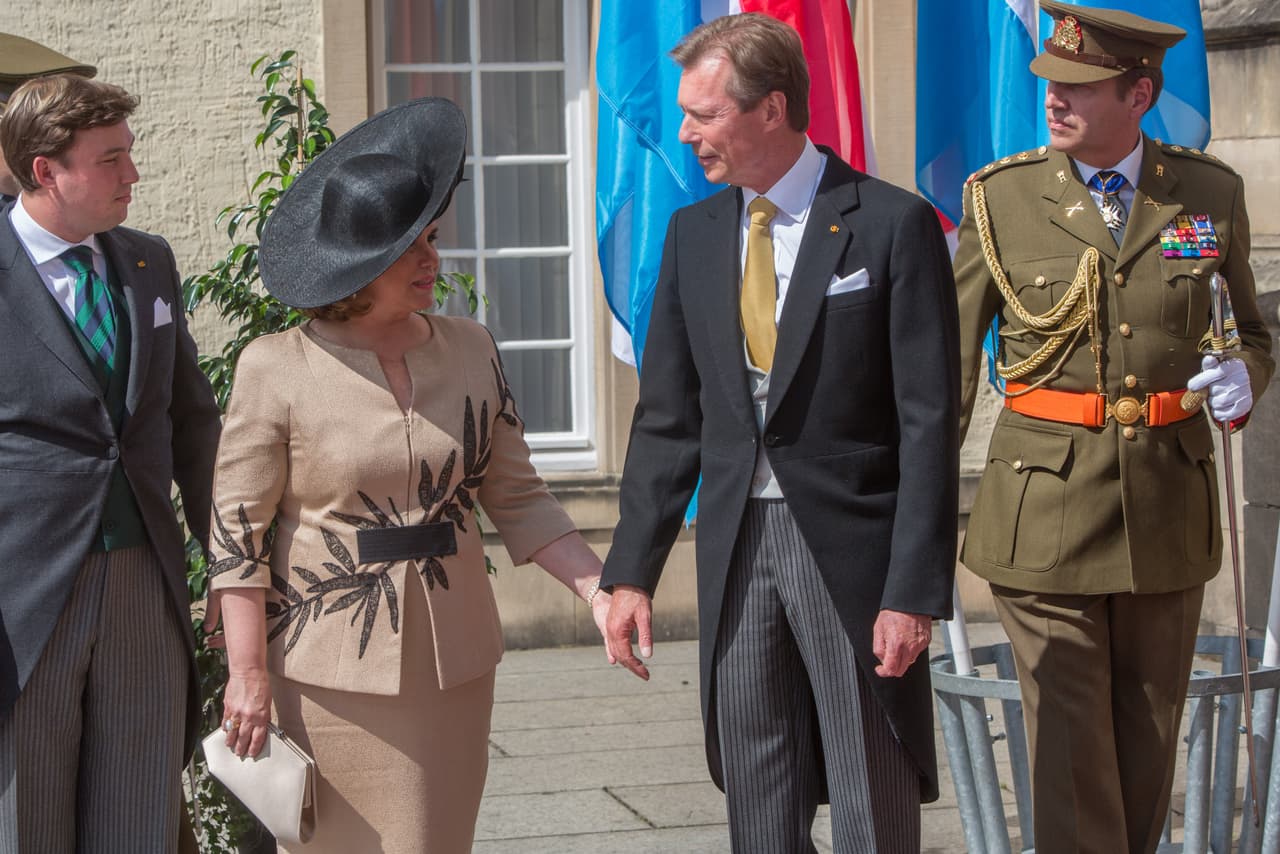 "Se ha puesto injustamente en entredicho a mi esposa, madre de nuestros cinco hijos y abuela amantísima. Esto ha afectado a toda mi familia", aseguró.