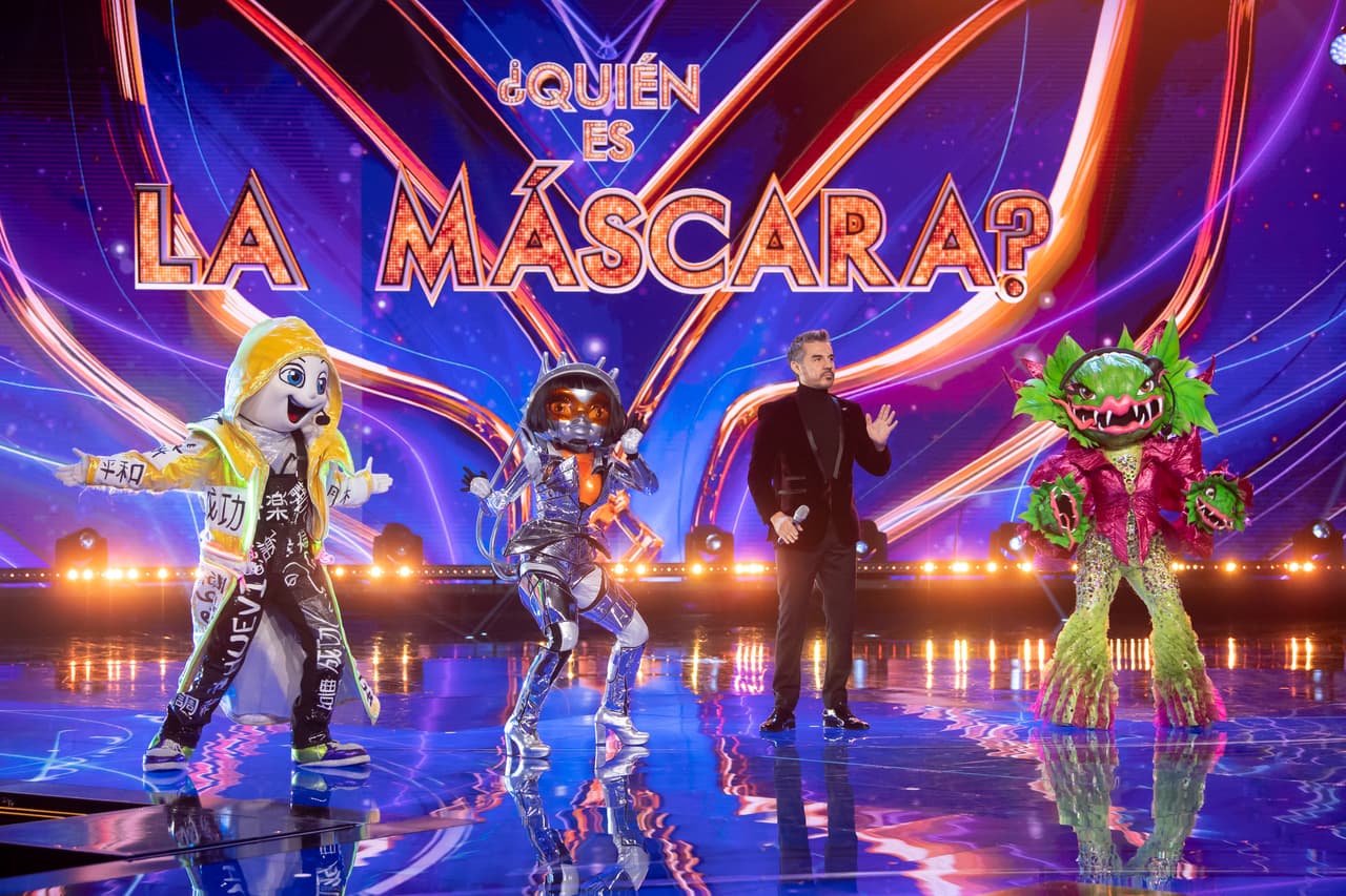 La acción inició con un triple combate entre Androide, Carnívora y La Hueva, pero antes fue momento para que la robot nos revelara más datos sobre quien se encuentra detrás de la máscara.