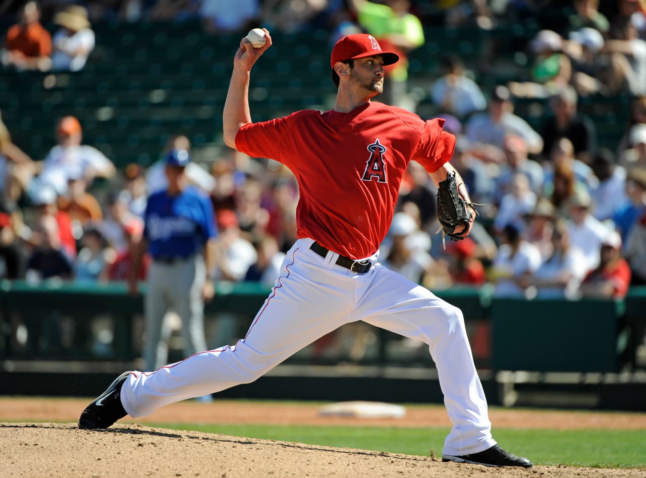 Nick Adenhart (22 años) – El joven pelotero de Los Angeles Angels, falleció a corte edad en 2009 luego de estar involucrado en accidente automovilistico, en el que el conductor de el otro coche se dio a la fuga.
<br>