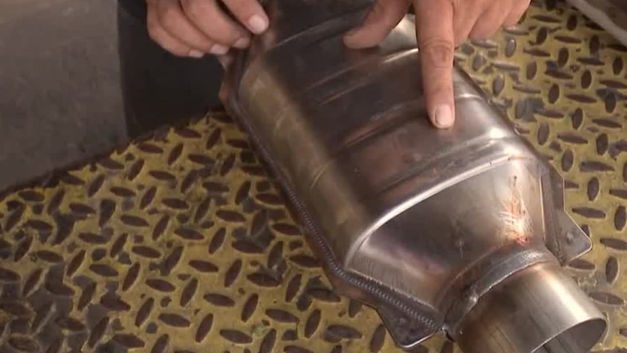 Aunque las autoridades aseguran que el hurto de esta pieza ha decrecido en el país, en esta ciudad estaría pasando todo lo contrario. Elías Larios, quien trabaja en el taller Plaza Muffler, dice que solo en ese lugar están reemplazando hasta cinco catalizadores a la semana, cuando anteriormente eran al menos tres cada dos meses. Larios afirma que estas partes tienen un valor de entre $300 y $600 dependiendo la marca y el año del auto.