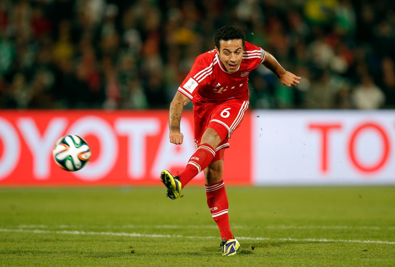 Thiago sabe hablar portugués, español, inglés, catalán y esta trabajando en aprender el alemán.