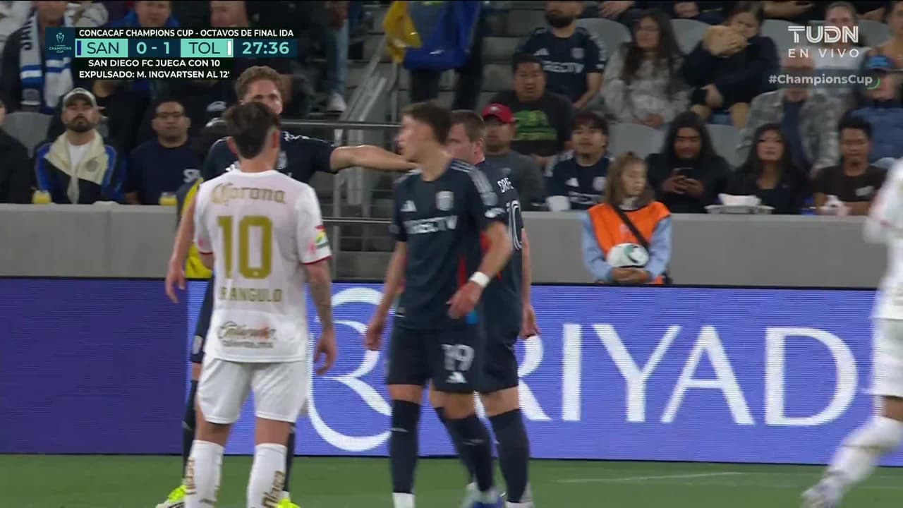 ¡TIRO ATAJADO! disparo por Marcel Ruíz.