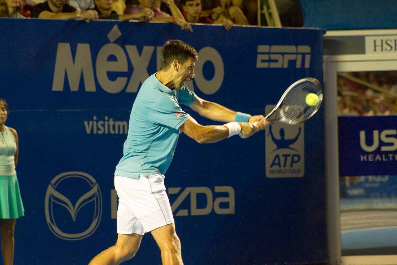 Nick Kyrgios eliminó al favorito del Abierto Mexicano, el serbio Novak Djokovic, número dos en la siembra de la ATP. El australiano dio una demostración de potencia y precisión con su saque que se tradujo en 25 aces para acceder a las Semifinales.
