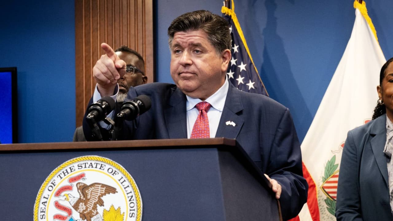 El DOJ demanda al gobernador de Illinois por una ley que protege a inmigrantes: las noticias del día