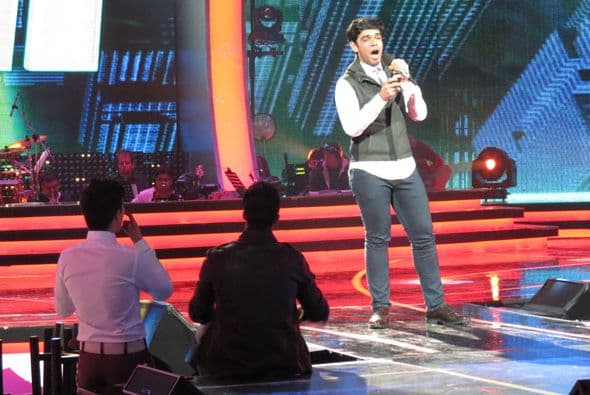 A Espiridión también no lo hemos visto cantar en un par de galas.