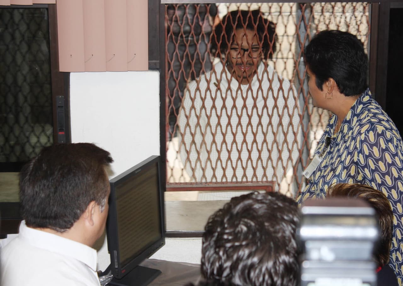 El músico fue capturado en Texas y extraditado a México, donde enfrentó su proceso penal. Ambas partes contaron sus versiones, las cuales complicaron aún más el caso.