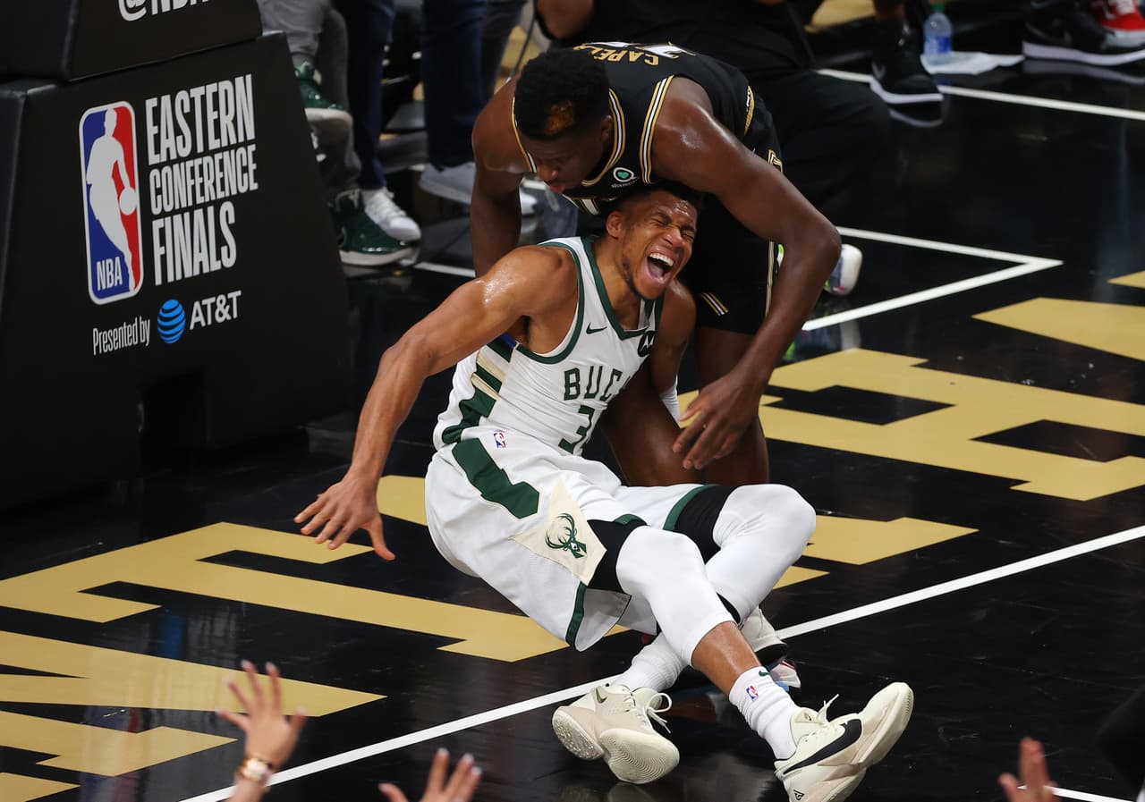 Giannis queda fuera del Juego 5; Trae Young y Capela, cuestionables