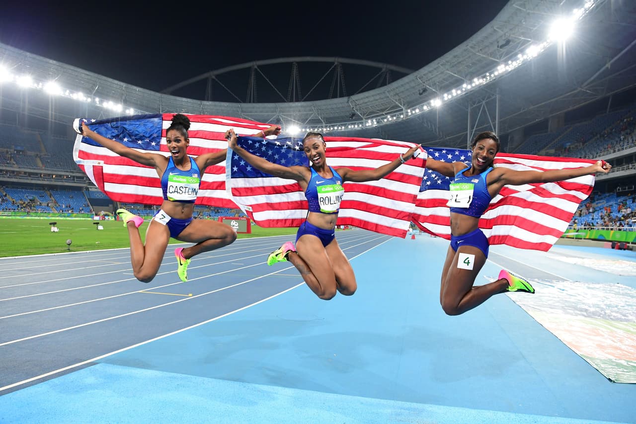 Las corredoras de Estados unidos que ganaron los tres primeros lugares consecutivos en la carrera de 110 metros con vallas: Kristi Castlin (medalla de bronce), Brianna Rollins (Medalla de Oro) y Nia Ali (Medalla de Plata).