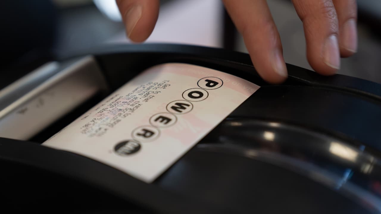 Powerball deja tres premios de $50,000 en Nueva York; mira dónde se vendieron los boletos ganadores