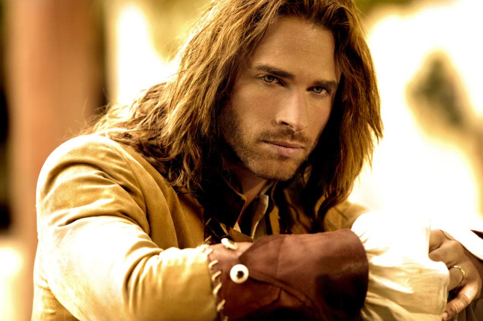 Un año más tarde se integró a 'Pasión' para interpretar a 'Santiago', el rival de amores de 
<b><a href="http://www.univision.com/temas/fernando-colunga">Fernando Colunga</a></b>, haciendo pareja con 
<b><a href="http://www.univision.com/temas/susana-gonzalez">Susana González</a></b>.