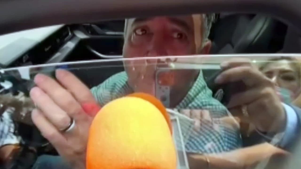 Hijo menor de Vicente Fernández dedica unas palabras sobre su padre a su llegada al hospital