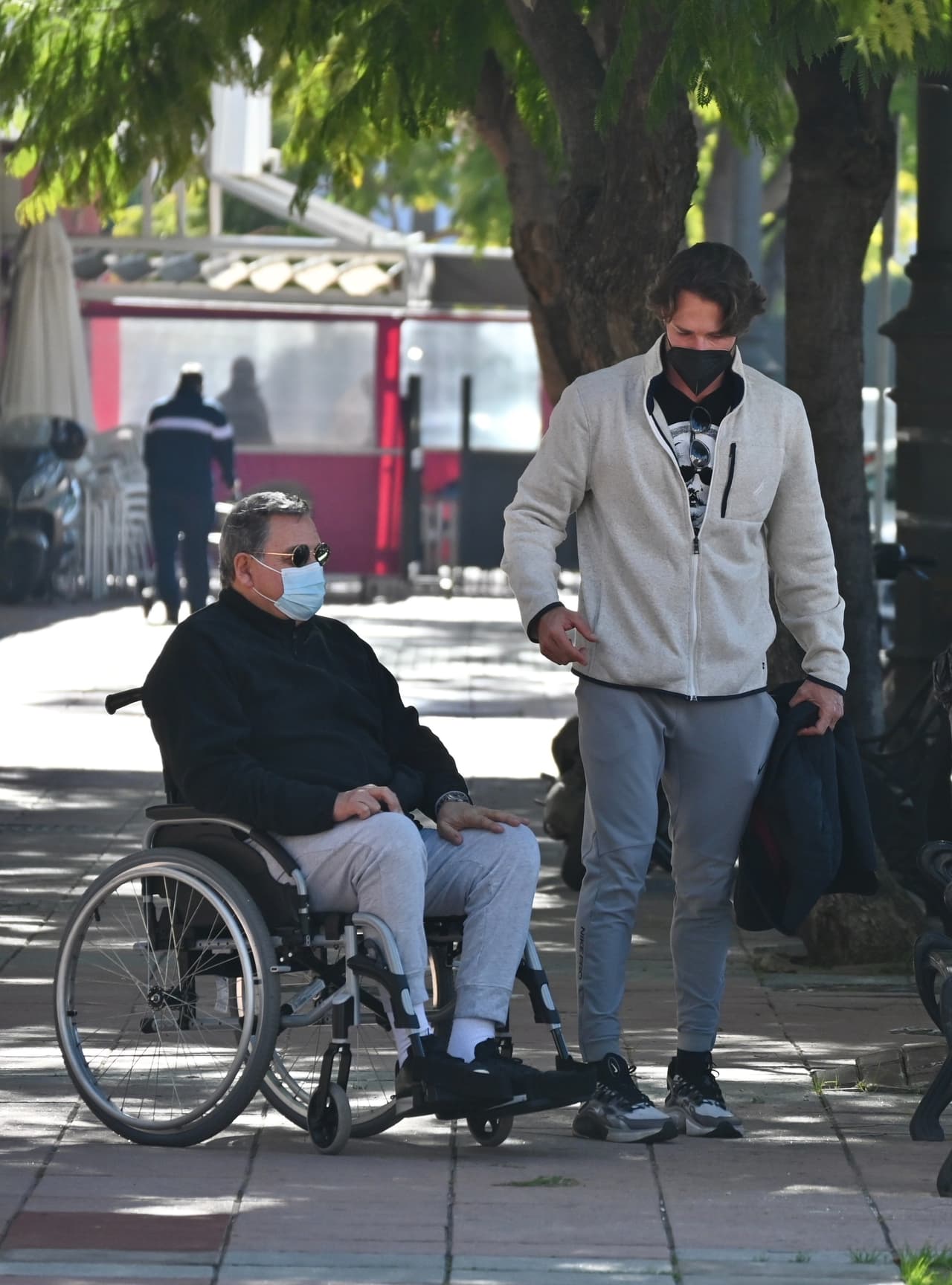 Después, sus padres lo alcanzaron, pero fueron ellos los que se quedaron a vivir de manera definitiva por aquellas tierras. 
<br>