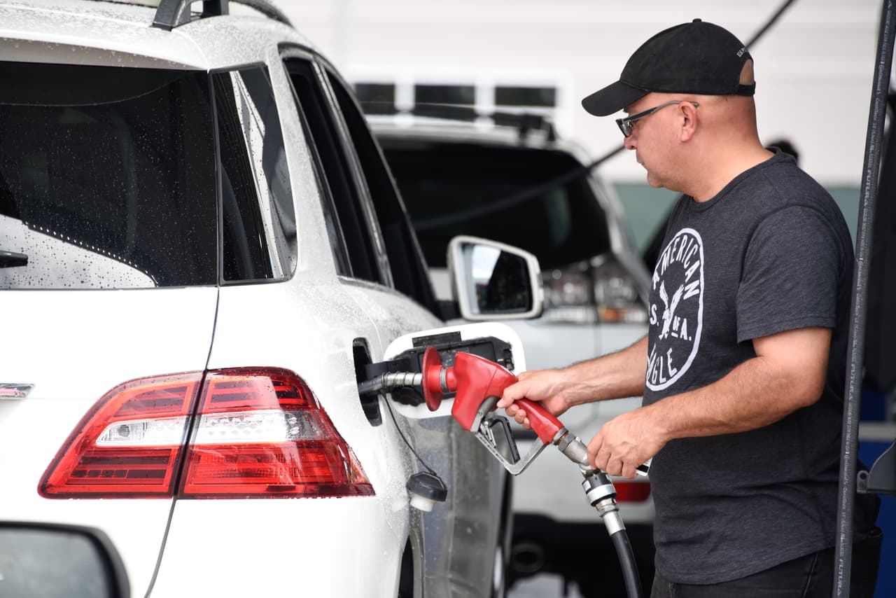 Horario: Costco Wholesale cerrará a las 6:30 PM de lunes a viernes.
<b> Las estaciones de servicio de gasolinera </b>abrirán a las 7:30 AM todos los días y cerrarán a las
<b> 7 PM de lunes a viernes </b>y a las 
<b>6:30 PM los fines de semana</b>. 
<br>