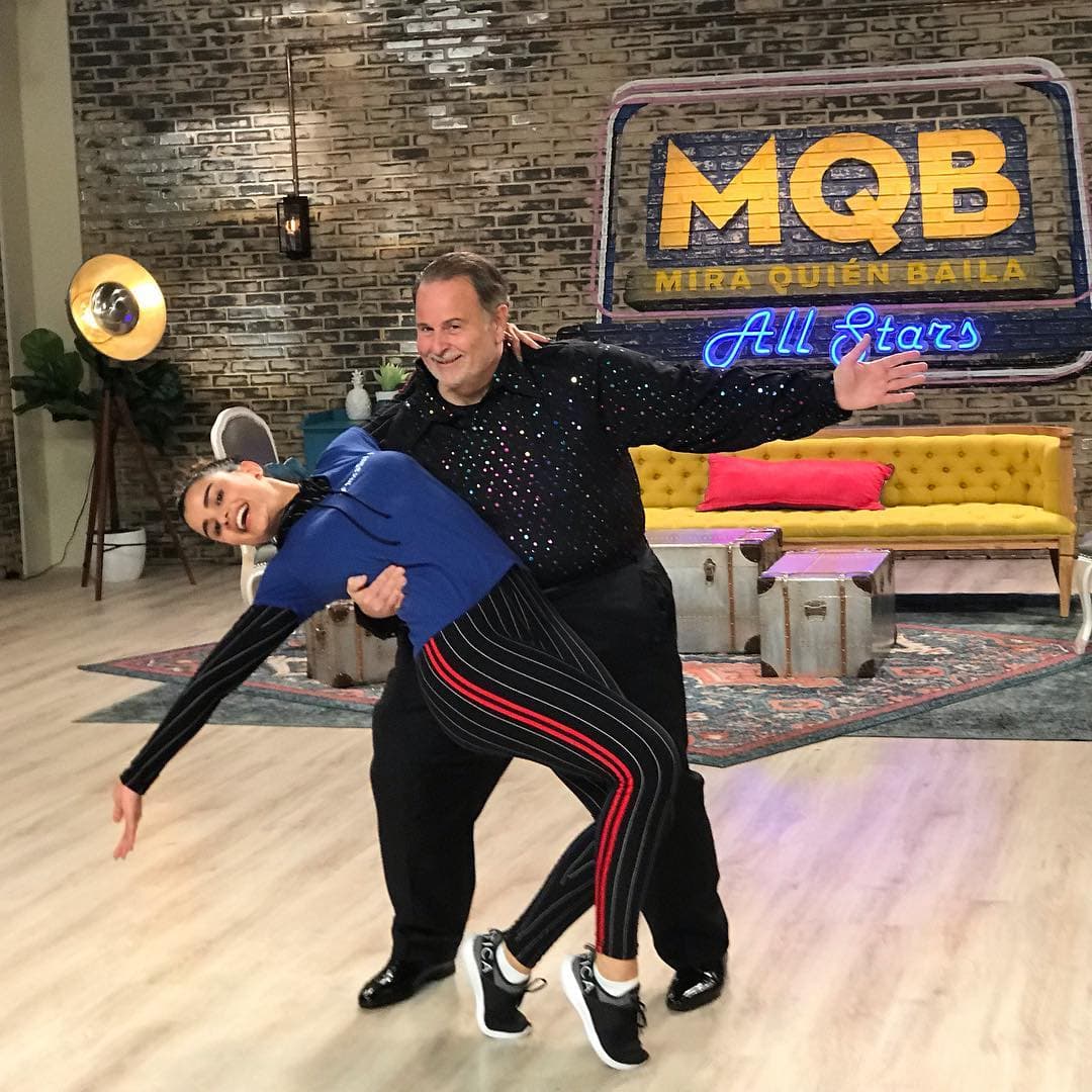 Así lo demostró cuando incursionó brevemente como compañero de baile de Clarissa Molina mientras la conductora participaba en Mira Quién Baila All Stars.