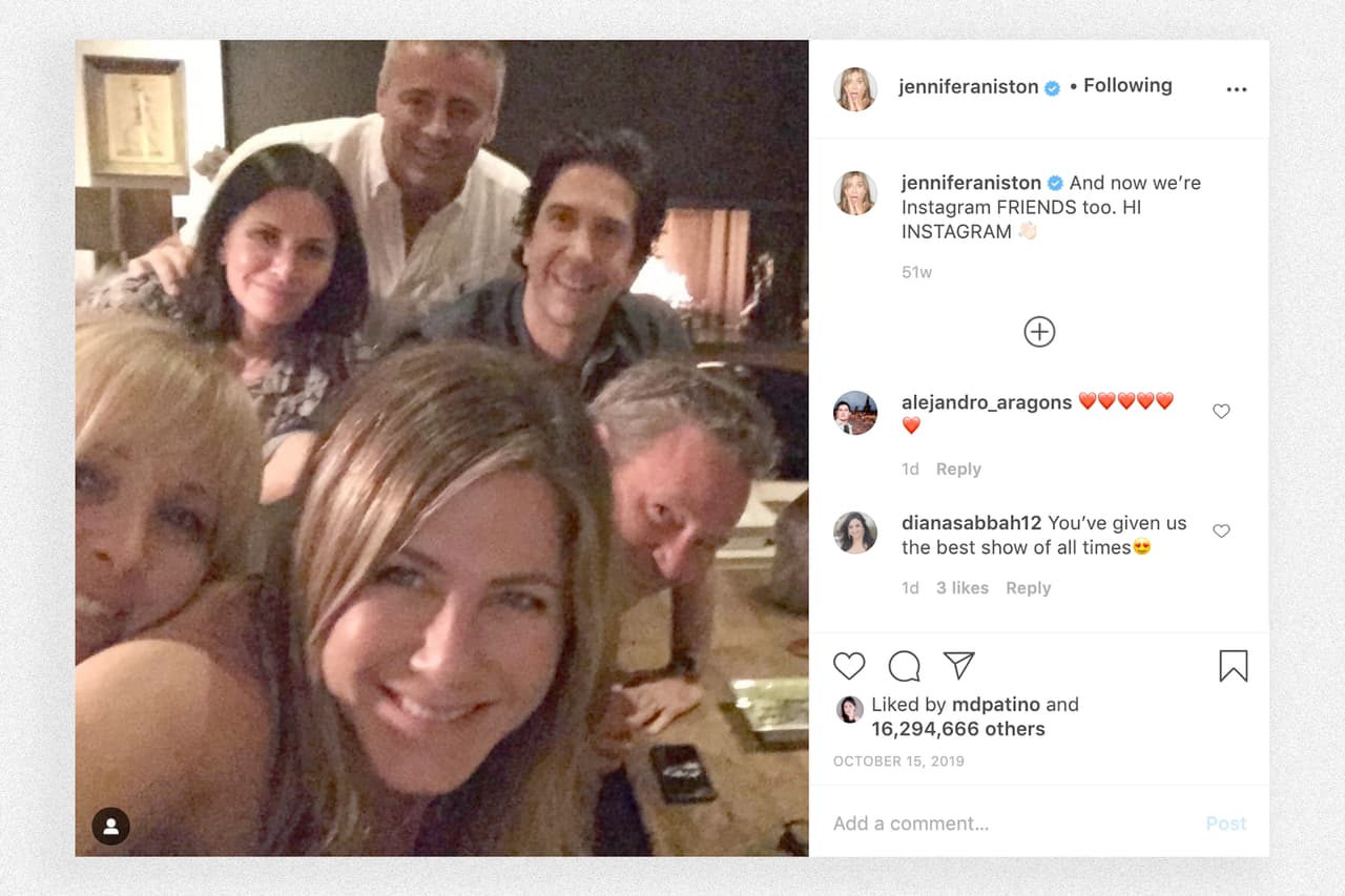 <b>Una reunión que emocionó a la red social</b>. Esta fue la primera fotografía 
<a href="https://www.instagram.com/p/B3o8vWDhlOh/?utm_source=ig_web_copy_link"><u>publicada por la actriz Jenniffer Aniston</u></a>, y tiene más de 16 millones de ‘me gusta’. Los seguidores de Aniston se entusiasmaron con el elenco original de la serie ‘Friends’ en la imagen publicada el 15 de octubre de 2019. Cinco horas y 16 minutos después logró su primer millón de seguidores, un récord en ese momento.
