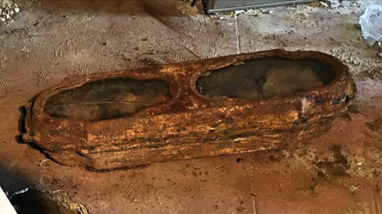 A través de los cristales del ataúd se podían ver los restos de la niña.