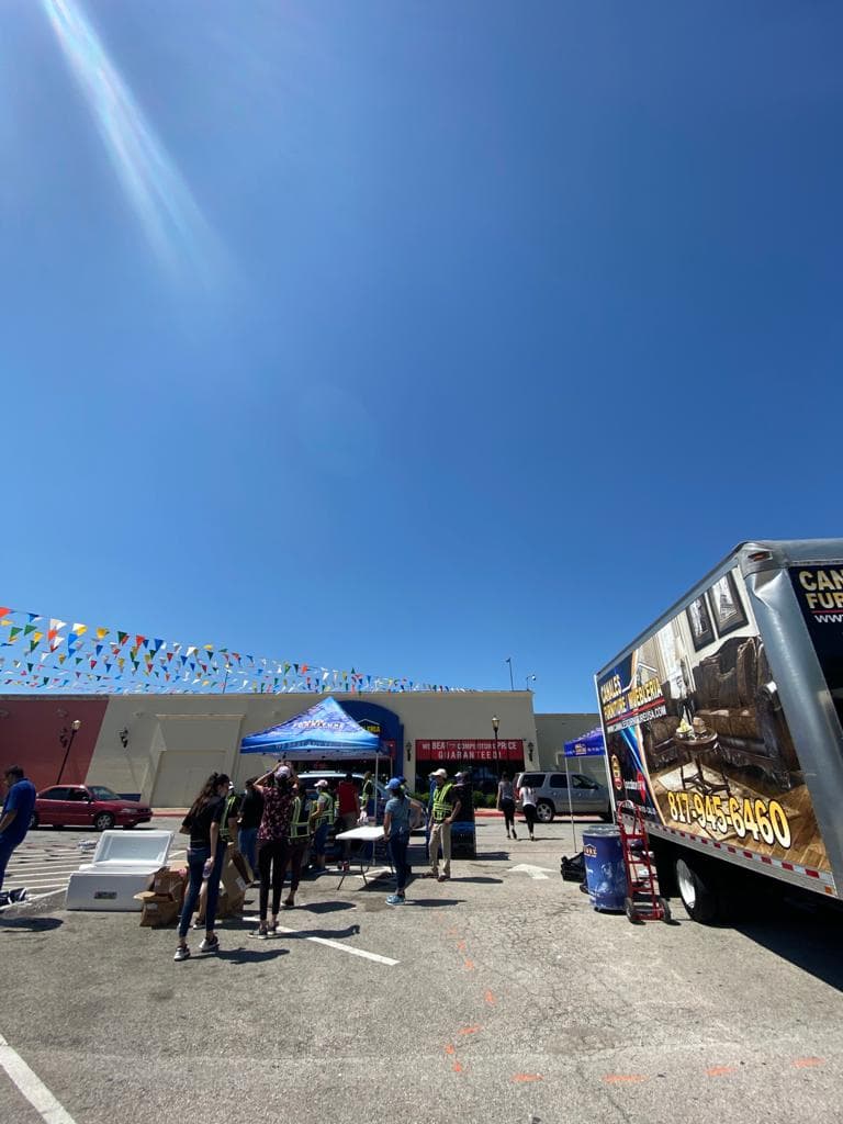 La entrega de alimentos forma parte de la campaña denominada “Familia en Acción”.
<br>