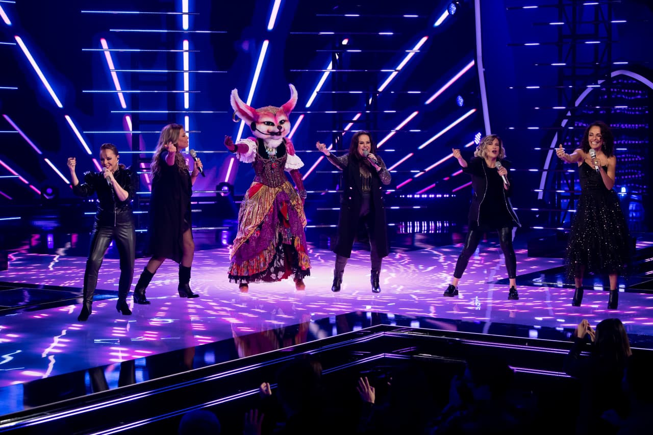 Gitana aprovechó la gran final para subir una vez más al escenario, pero esta vez en compañía de Pandora y Flans para interpretar 'Con tu amor'.