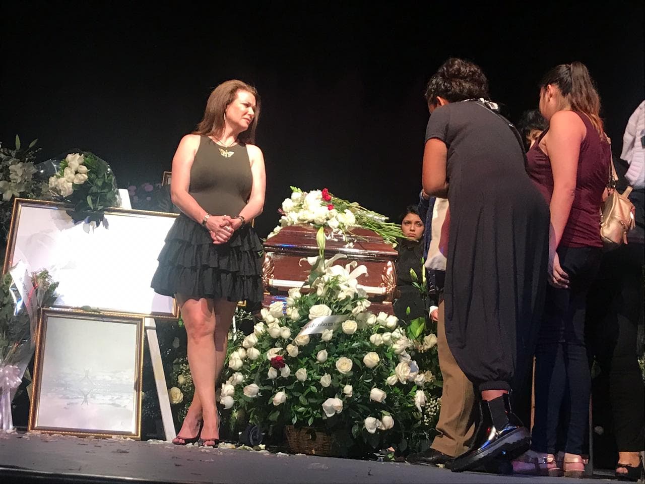 Katie Barberi, actriz y amiga de Edith González desde hace más de 15 años, la visitó en sus últimos días en el hospital y para despedirse de ella le dijo: "Espero llegarte un solo día a los talones".