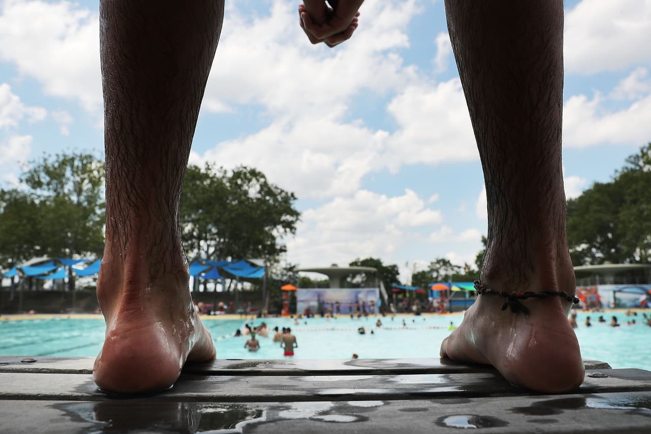 ¿No te gustaron esas cinco piscinas que seleccionó Yelp? Tranquilo, el Departamento de Parques y Ocio de Houston te presenta las 
<b>albercas públicas disponibles</b> durante esta temporada de verano. 
<br>
<br>Los Centros se eligieron en función de los Distritos del Consejo,
<b> los totales históricos de asistencia, la distribución geográfica de los Centros en toda la Ciudad y el estado operativo actual. </b>