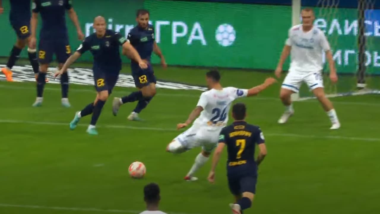 Luis Chávez anota su primer gol con Dinamo Moscú en Rusia