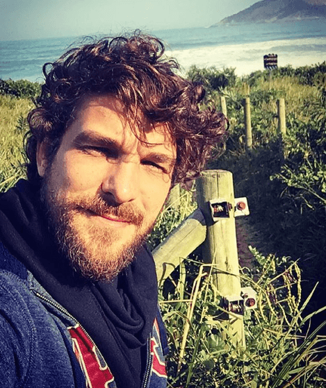 Igor nació el 14 de diciembre de 1983 en Ponta Grossa, Brasil. Su debut lo hizo con la serie televisiva 'A vida alehia', donde el actor interpretó a Amadeu.