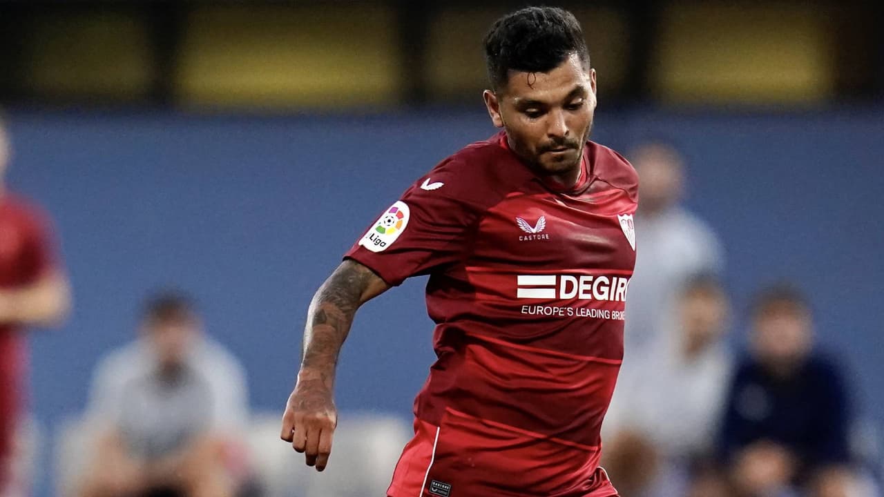 'Tecatito' Corona anota en el amistoso entre Sevilla y Angers