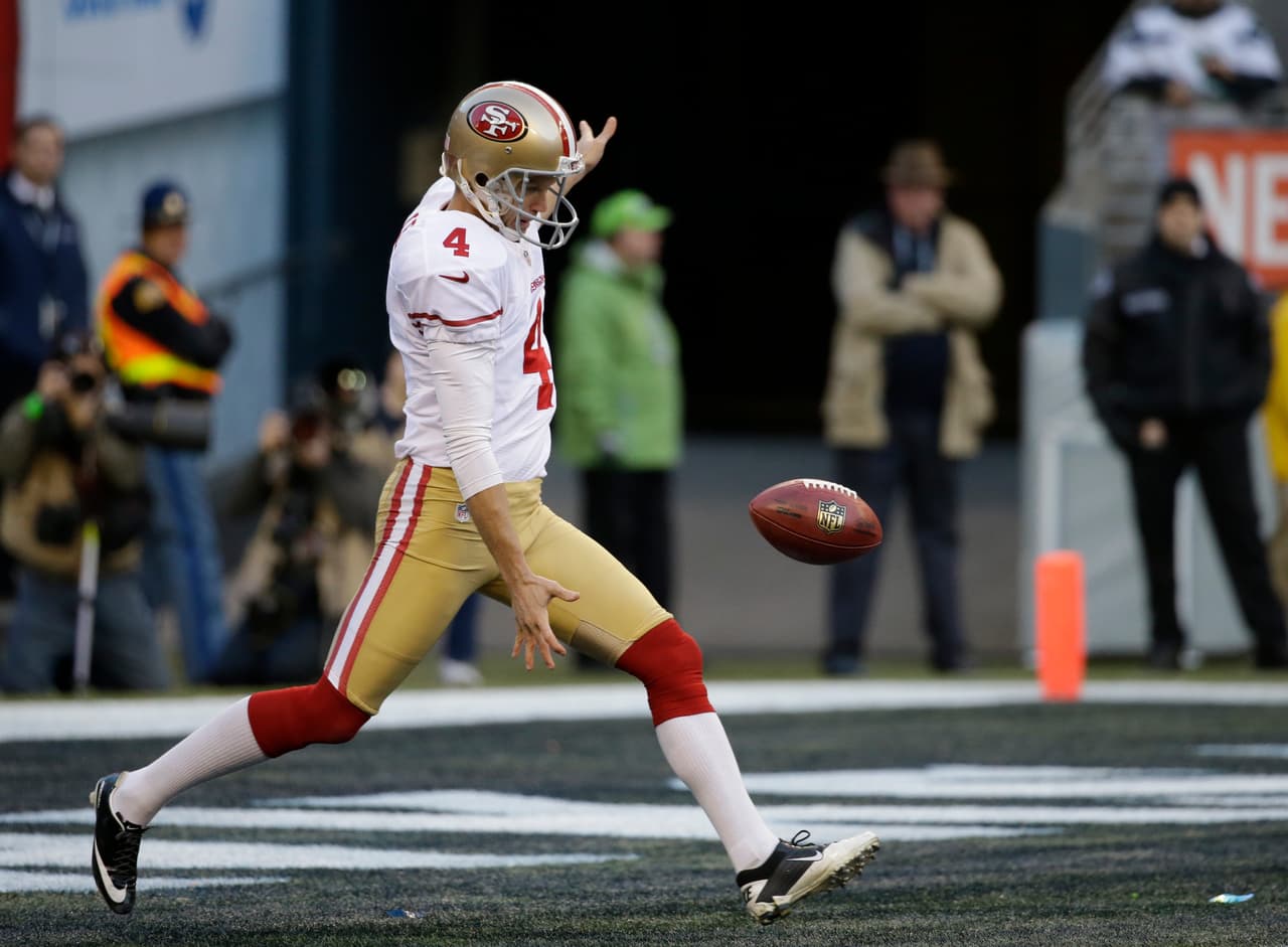 Los Browns adquirieron al pateador de despeje de los 49ers Andy Lee en un intercambio