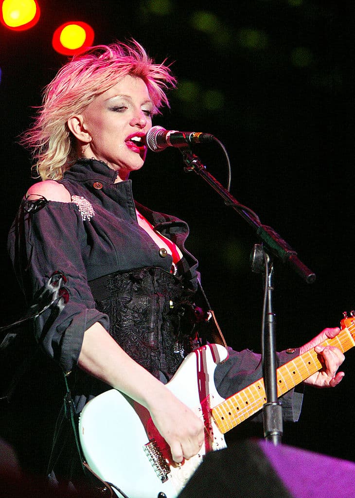 La pareja a menudo se enfrentaba en los medios como 'líderes rubias de bandas de rock'.