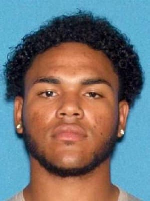 <h3 class="cms-H3-H3">Diego Alfonso De Leon Mejia</h3>
<br>
<br>Este joven de 23 años es buscado por su presunta implicación en el asesinato de otro hombre en una gasolinera de Paterson, Nueva Jersey, el 16 de mayo de 2019. 
<br>
<br>Dos semanas después, De León fue acusado de asesinato y posesión de un arma con fines ilícitos, antes de ser imputado de fuga ilegal para evitar el enjuiciamiento.