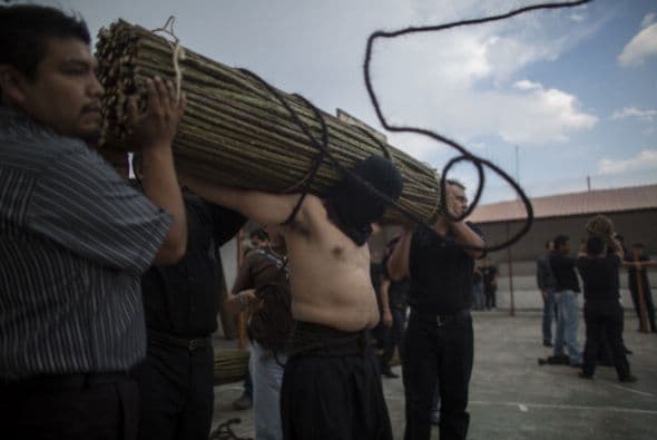 En Taxco, un pueblo de Guerrero, México, la Semana Santa se acompaña de los “penitentes”.
