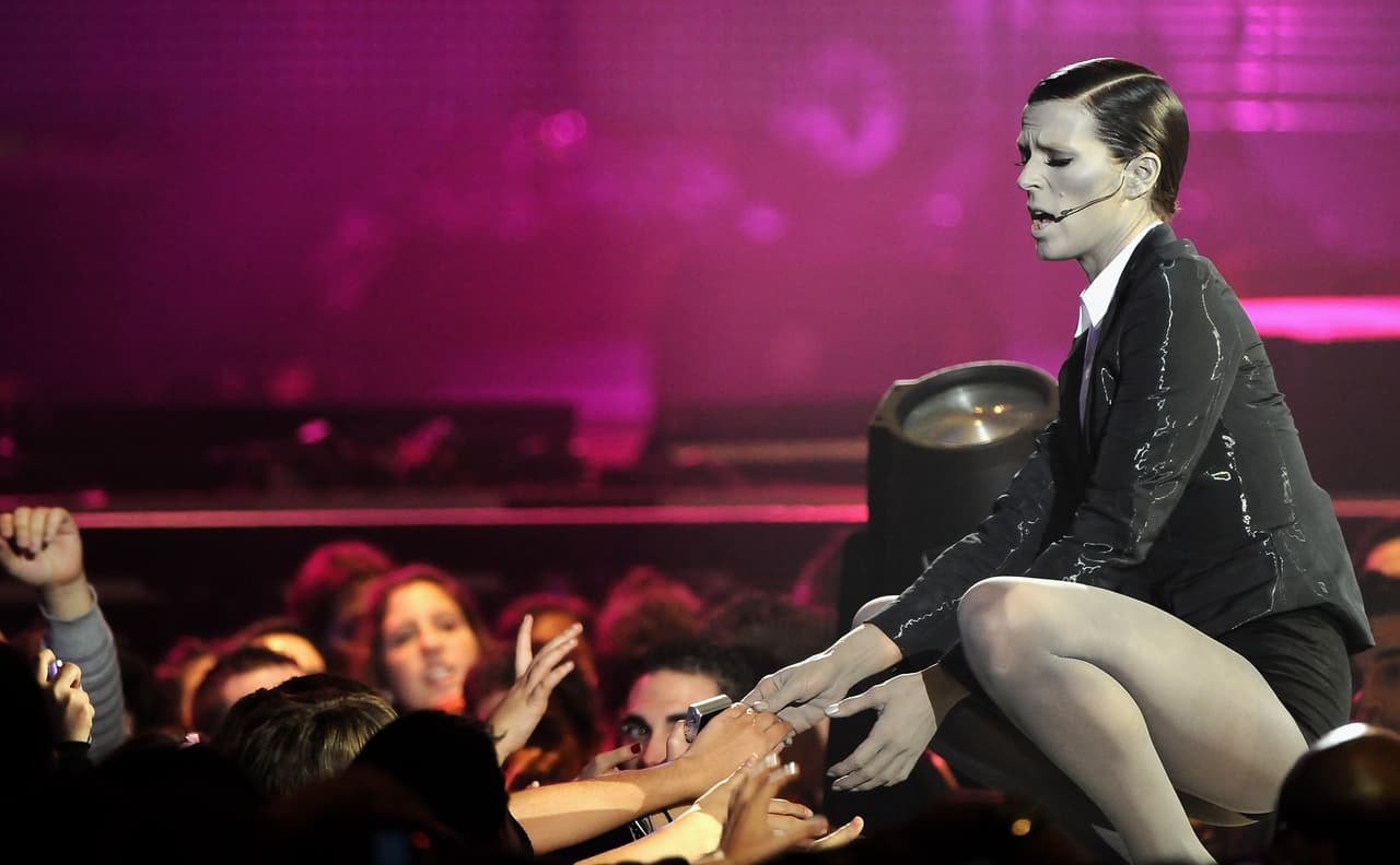 Con The Cabriolets, que cantaban en inglés y español, en el 2008 Bimba Bosé se presentó con éxito el Palacio de los Deportes de Madrid.