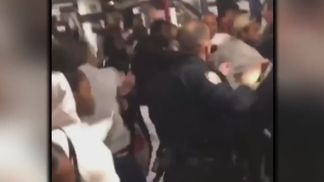 Investigan una trifulca en una plataforma del metro en Brooklyn que involucra a policías y adolescentes