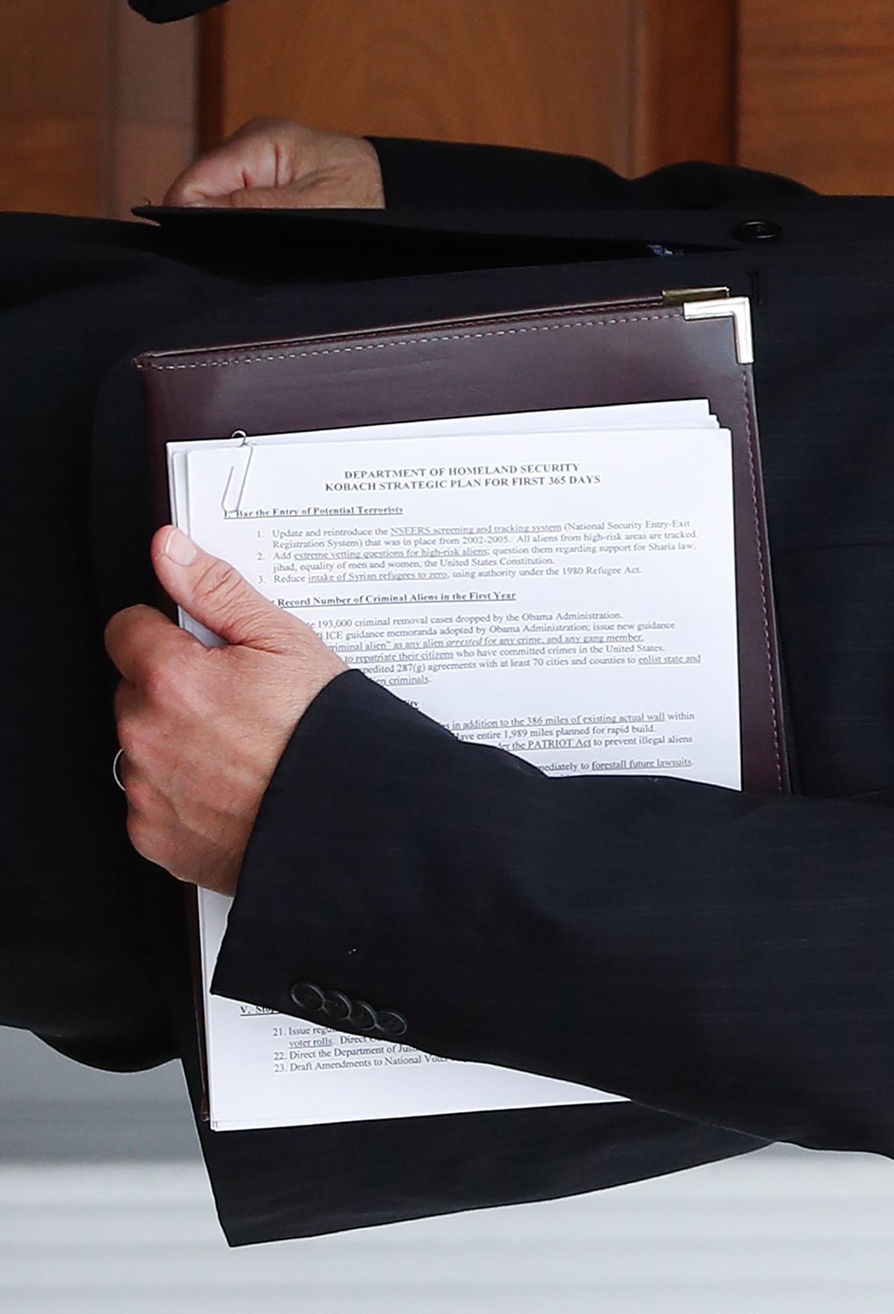 Fotografía del posible plan migratorio de Kris Kobach.