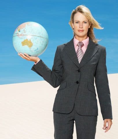 10. Elige un trabajo ecológicoSi estás buscando trabajo, piensa en hacerlo en una compañía que cuide el ambiente. Según el US Bureau of Labor Statistics, los trabajos "verdes" se incrementan cada vez más en todo el país, más allá de la recesión, en parte ayudados por un aporte monetario reciente para estimular el entrenamiento en tecnología ecológica. Si ya tienes una carrera hecha, puedes también hacer la transición hacia un trabajo de este tipo.