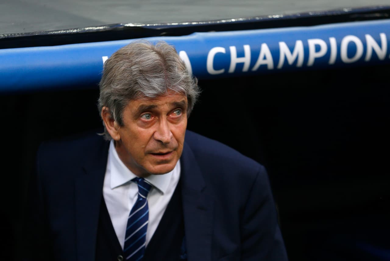 El chileno Pellegrini tuvo una carrera como jugador y en esa época aprovechó para estudiar y graduarse en 1978 como ingeniero civil en la Pontificia Universidad Católica de Chile, equipo en el que además fue campeón como jugador y como técnico.