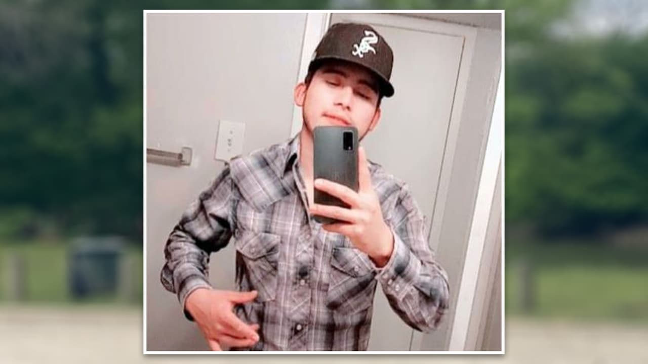 La tarde del jueves 13 de abril, 
<b>las autoridades recuperaron uno de los cuerpos</b> a 300 pies del lugar, poco después de las 3:30 pm. Familiares identificaron que se trataba de
<b> Juan Rubén Chel Botzoc, de tan solo 21 años</b>.